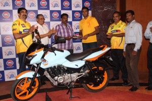 R Ashwin felicitates winners of Gulf Super King Size offer in Tamil Nadu