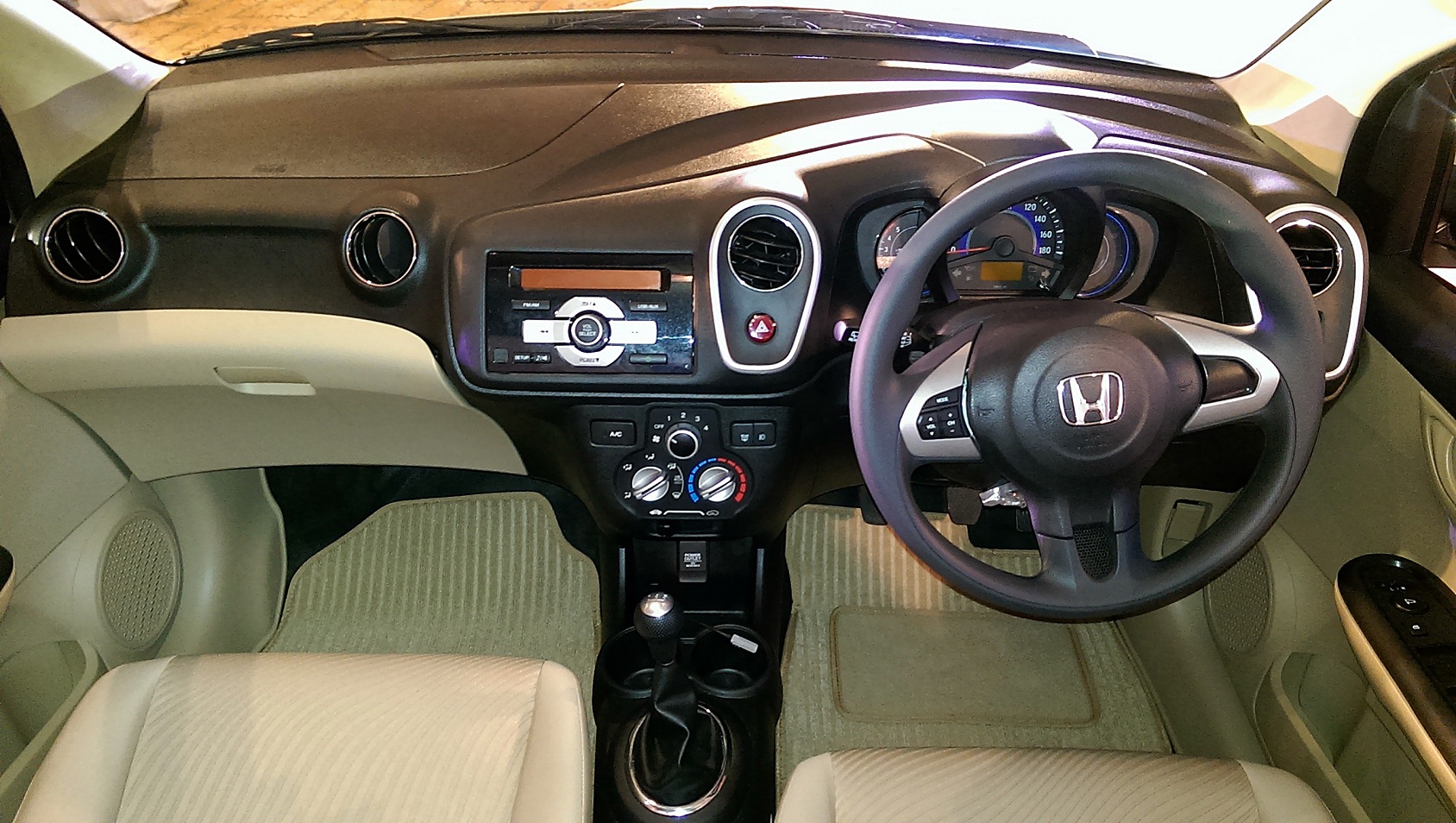 Honda Mobilio Tipe E M T Fiat World Test Drive
