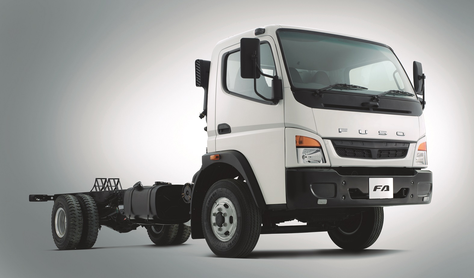 daimler launches  u0026 39 made in india u0026 39  fuso trucks in south